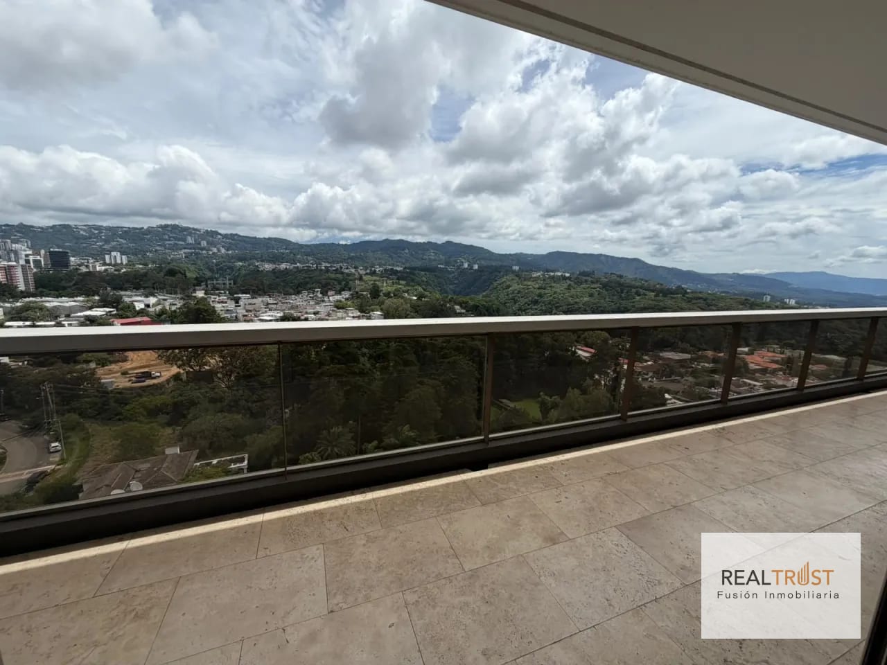 Apartamento en renta Tiffany zona 14 — Apartamento en Alquiler en Zona 14, Guatemala, Ciudad — foto 15 de 16