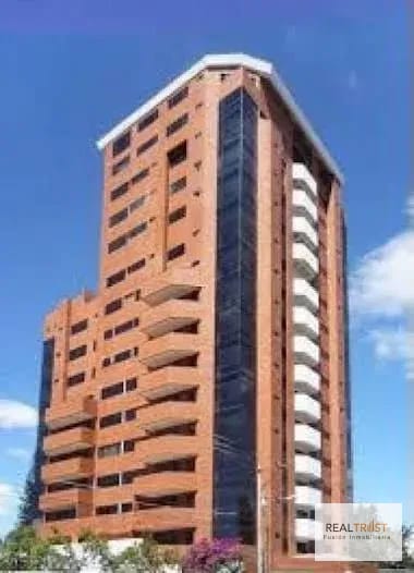 Amplio apartamento Torre Condesa zona 14 — Apartamento en Alquiler en Zona 14, Guatemala, Ciudad — foto 2 de 2