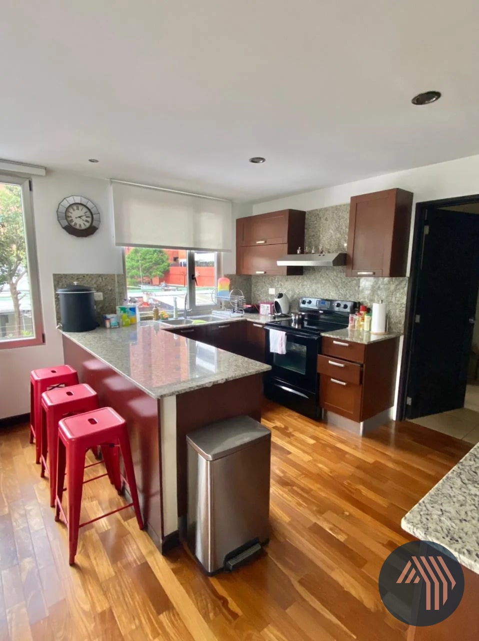 VENTA DE AMPLIO Y CÉNTRICO APARTAMENTO - ARIA, ZONA 10 - 2