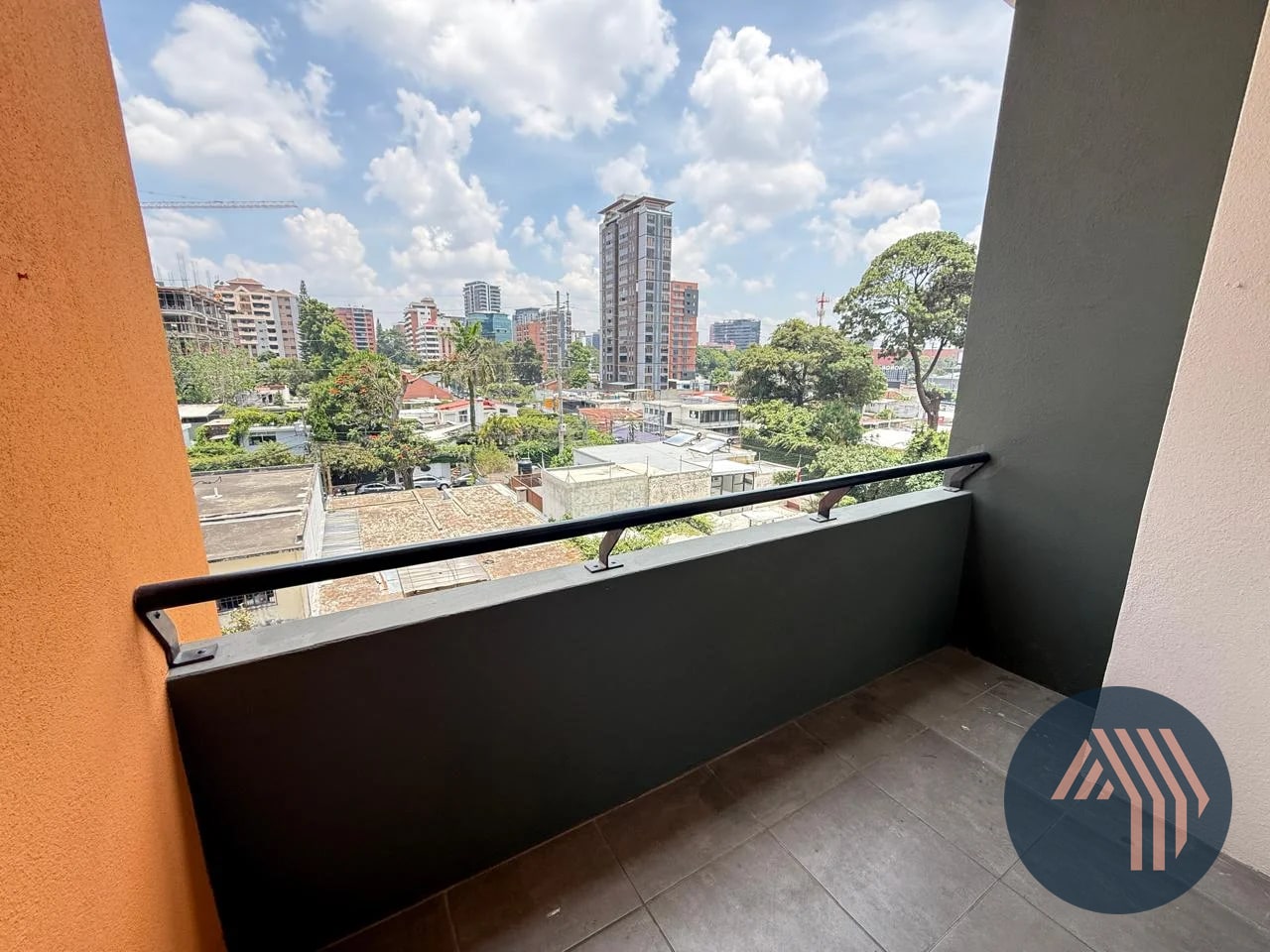 ALQUILER DE CÉNTRICO APARTAMENTO - VERONA, ZONA 10 — Apartamento en Alquiler en Verona, Zona 10, Guatemala, Ciudad — foto 4 de 15