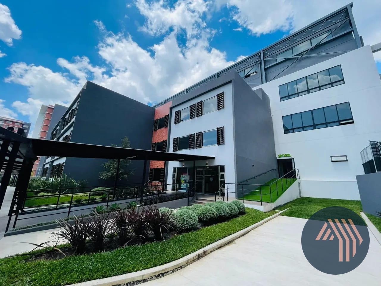 Venta Apartamentos con Jardín - Plaza Segheria, Zona 14 — Apartamento en Venta en Segheria, Zona 14, Guatemala, Ciudad — foto 4 de 17