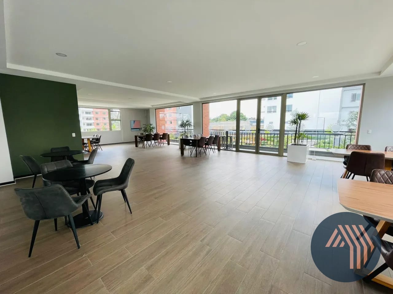 Venta Apartamentos con Jardín - Plaza Segheria, Zona 14 — Apartamento en Venta en Segheria, Zona 14, Guatemala, Ciudad — foto 10 de 17