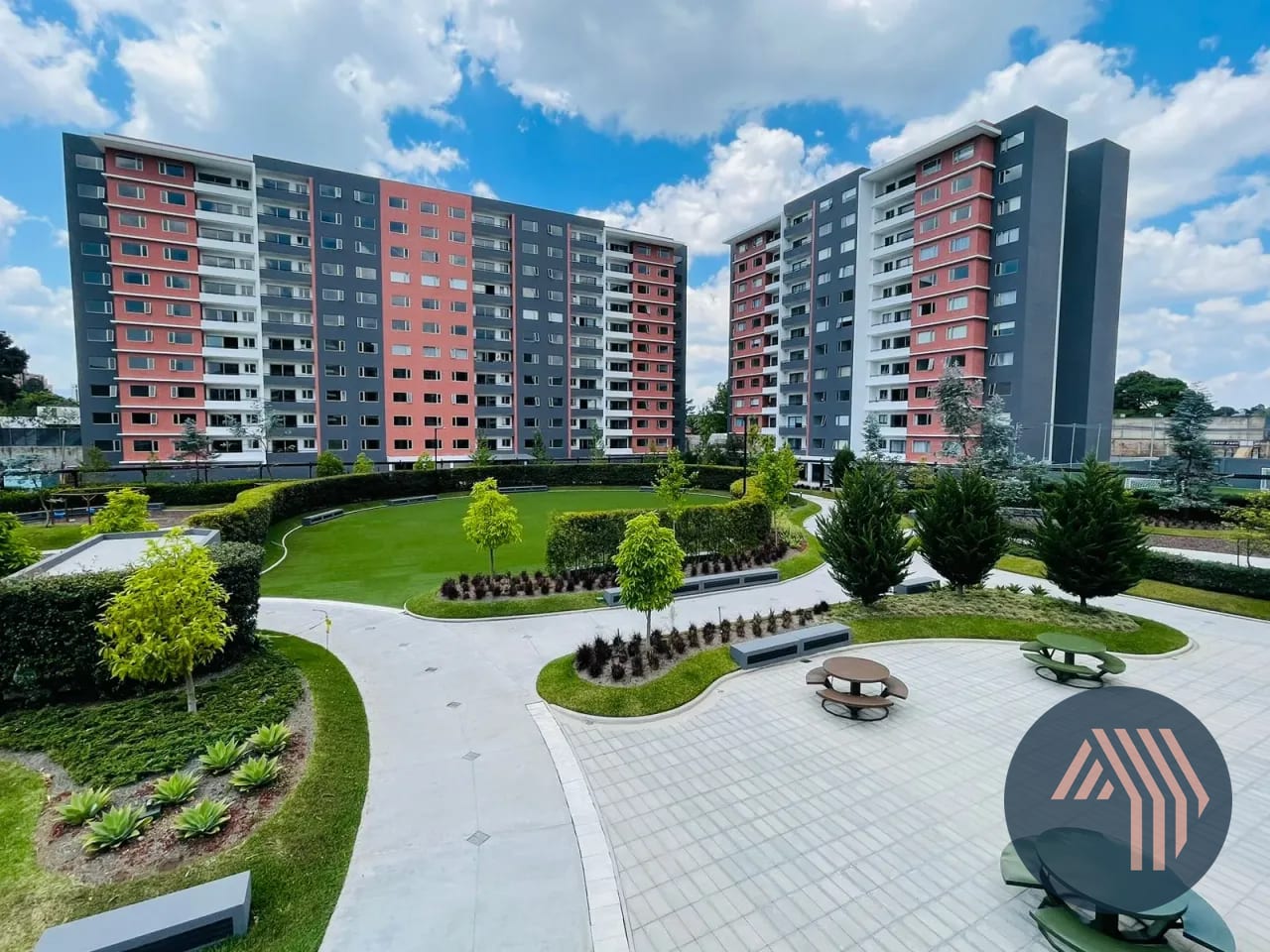 Venta Apartamentos con Jardín - Plaza Segheria, Zona 14 — Apartamento en Venta en Segheria, Zona 14, Guatemala, Ciudad — foto 1 de 17