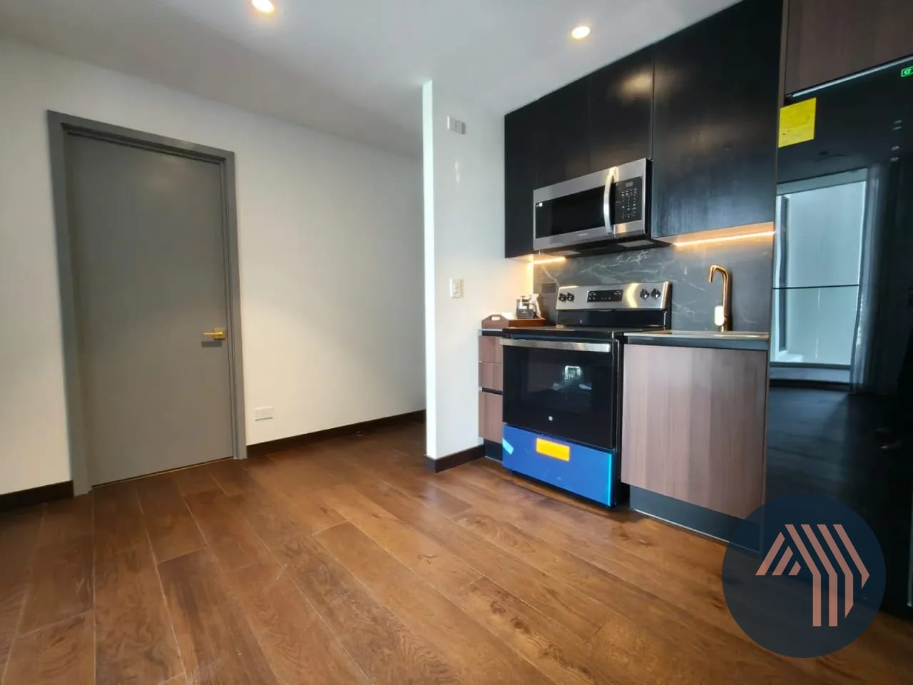 Alquiler de Céntrico Apartamento - Atarah, Zona 10 — Apartamento en Alquiler en Zona 10, Guatemala, Ciudad — foto 2 de 9