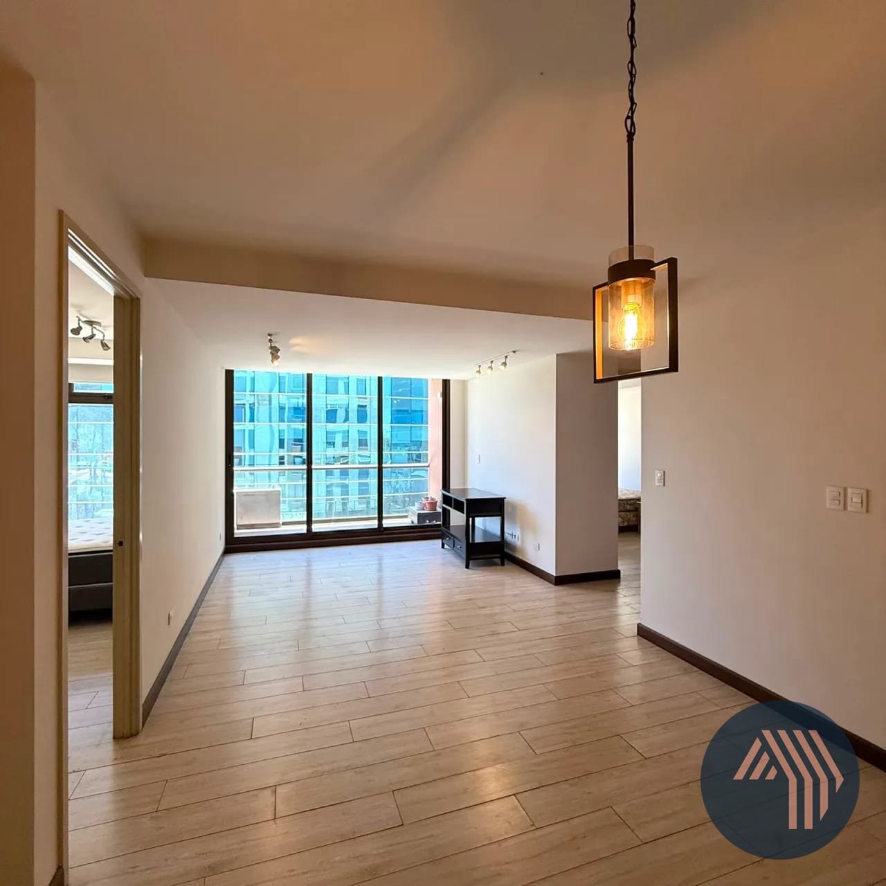 Alquiler de Amplio y Céntrico Apartamento - VEINTI4, Zona 10 — Apartamento en Alquiler en Veinti4, Zona 10, Guatemala, Ciudad — foto 2 de 12