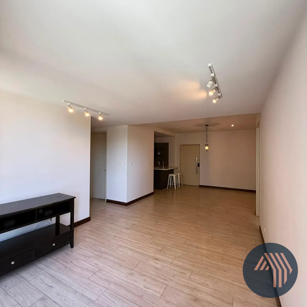 Alquiler de Amplio y Céntrico Apartamento - VEINTI4, Zona 10 — Apartamento en Alquiler en Veinti4, Zona 10, Guatemala, Ciudad — foto 10 de 12