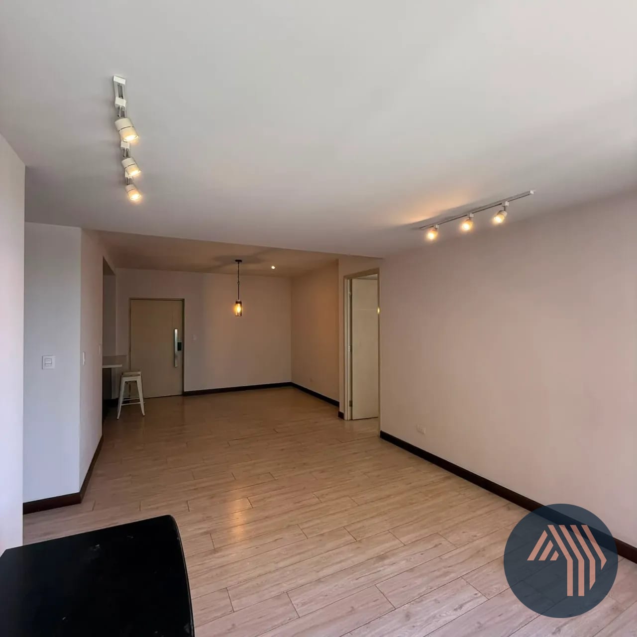 Alquiler de Amplio y Céntrico Apartamento - VEINTI4, Zona 10 — Apartamento en Alquiler en Veinti4, Zona 10, Guatemala, Ciudad — foto 12 de 12