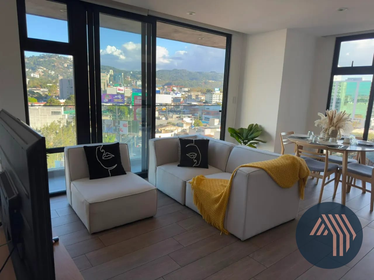 Alquiler de Moderno Apartamento Amueblado - IQ10, Zona 10 — Apartamento en Alquiler en IQ10, Zona 10, Guatemala, Ciudad — foto 1 de 10