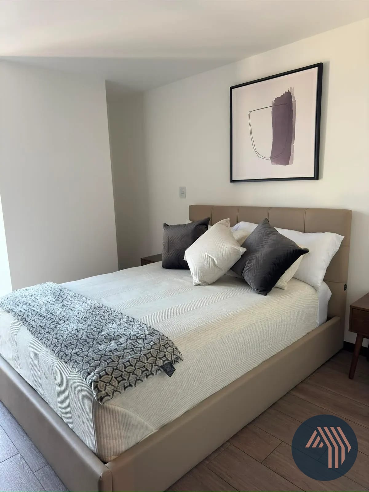 Alquiler de Moderno Apartamento Amueblado - IQ10, Zona 10 — Apartamento en Alquiler en IQ10, Zona 10, Guatemala, Ciudad — foto 4 de 10