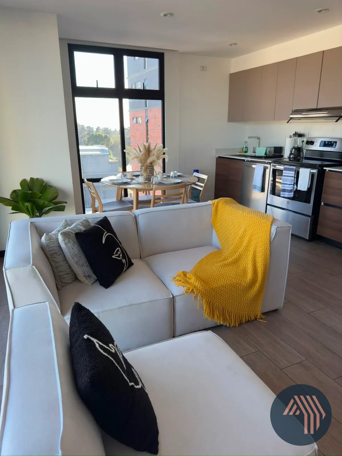 Alquiler de Moderno Apartamento Amueblado - IQ10, Zona 10 — Apartamento en Alquiler en IQ10, Zona 10, Guatemala, Ciudad — foto 5 de 10