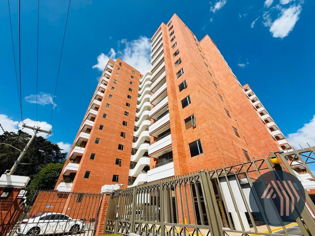 Alquiler de Céntrico Apartamento - Jardines del Acueducto, Zona 10 — Apartamento en Alquiler en Jardines del Acueducto, Zona 10, Guatemala, Ciudad — foto 1 de 16