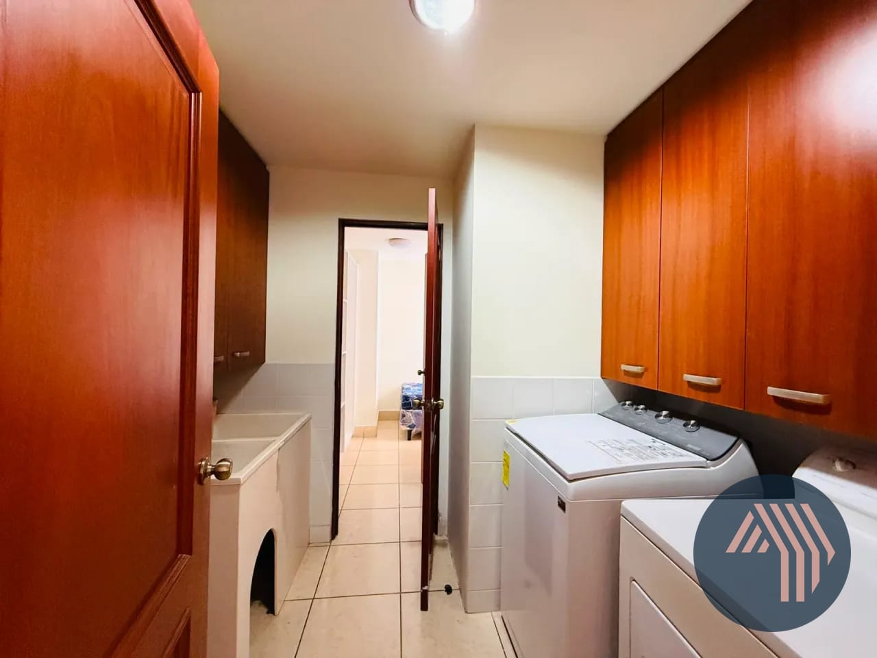 Alquiler de Céntrico Apartamento - Jardines del Acueducto, Zona 10 — Apartamento en Alquiler en Jardines del Acueducto, Zona 10, Guatemala, Ciudad — foto 10 de 16