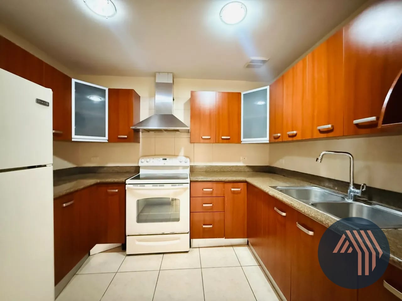 Alquiler de Céntrico Apartamento - Jardines del Acueducto, Zona 10 — Apartamento en Alquiler en Jardines del Acueducto, Zona 10, Guatemala, Ciudad — foto 2 de 12