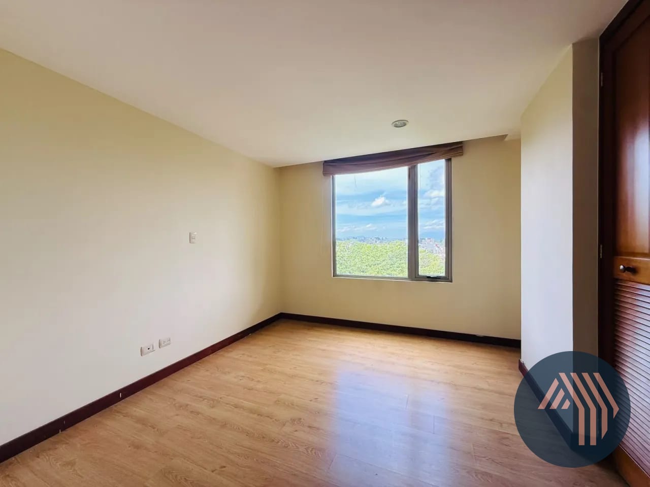 Alquiler de Céntrico Apartamento - Jardines del Acueducto, Zona 10 — Apartamento en Alquiler en Jardines del Acueducto, Zona 10, Guatemala, Ciudad — foto 7 de 12