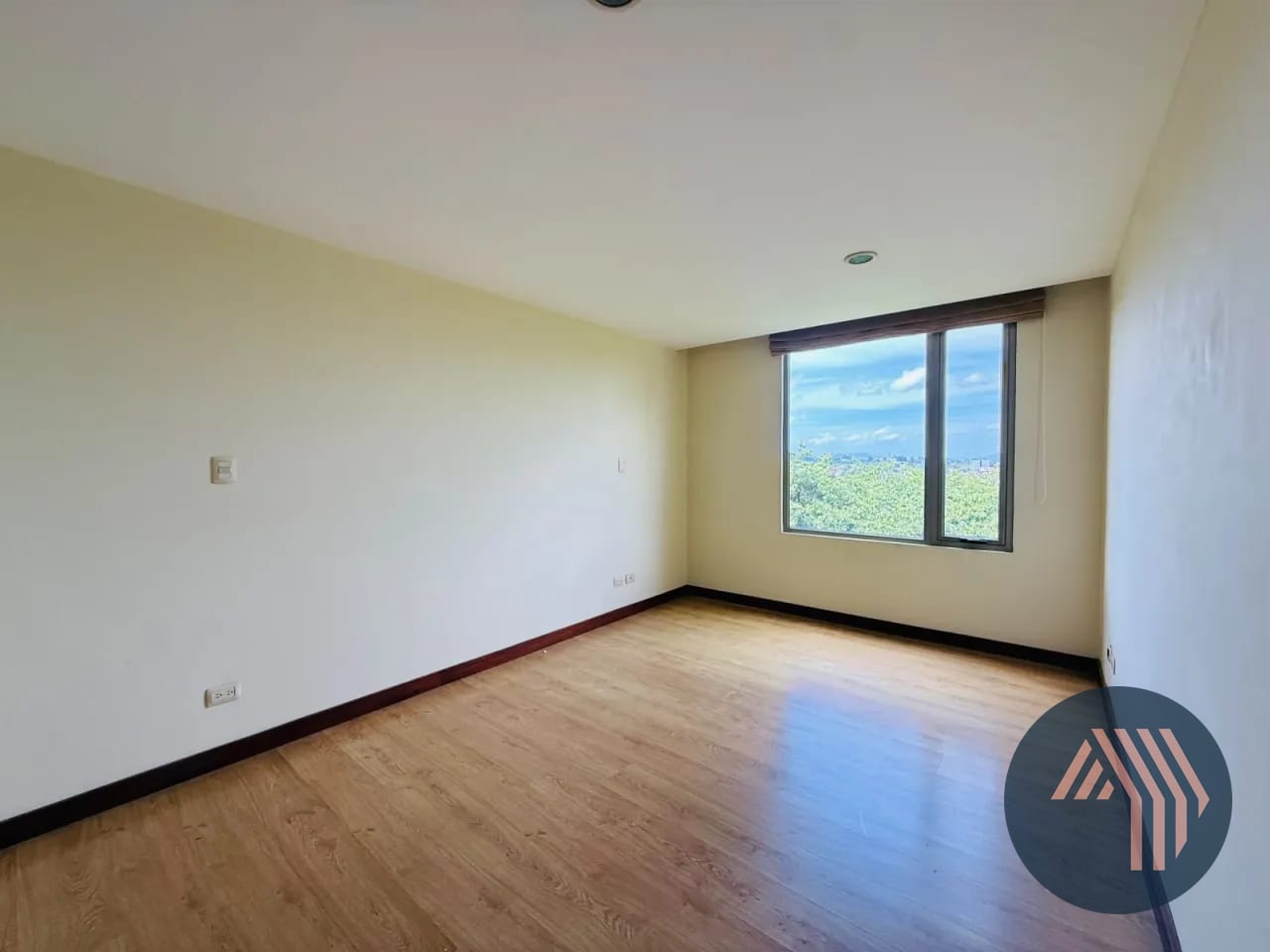 Alquiler de Céntrico Apartamento - Jardines del Acueducto, Zona 10 — Apartamento en Alquiler en Jardines del Acueducto, Zona 10, Guatemala, Ciudad — foto 9 de 12
