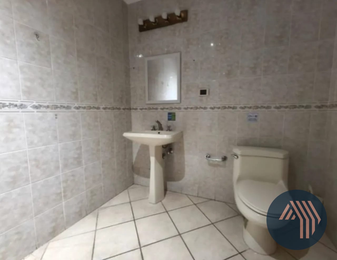 Alquiler de Cómodo Apartamento - Milenia, Zona 10 — Apartamento en Alquiler en Milenia, Zona 10, Guatemala, Ciudad — foto 8 de 10