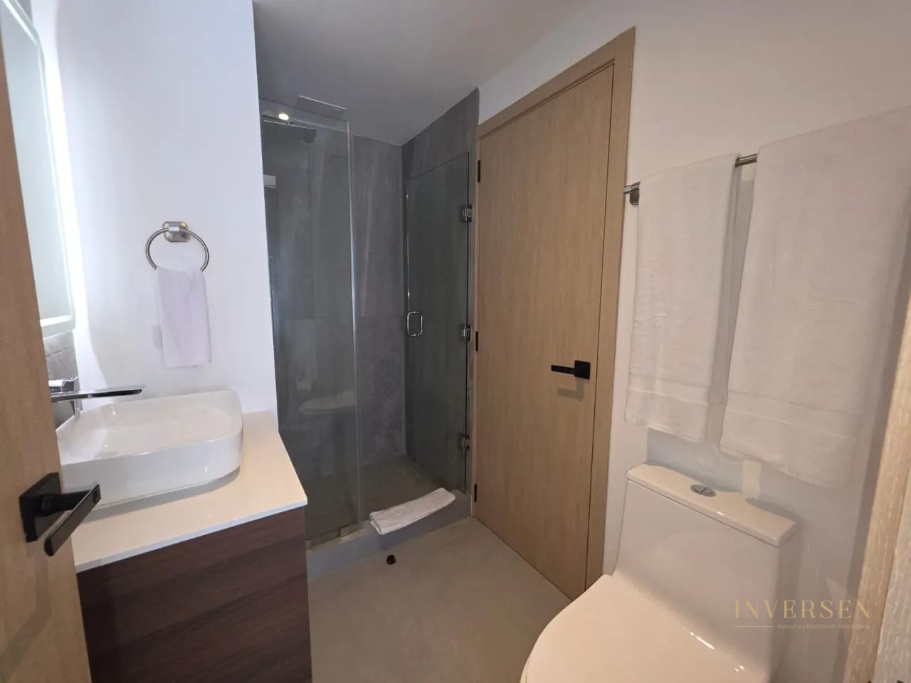 Apartamento amueblado en renta en edificio Bonadiez, Zona 10. — Apartamento en Alquiler en Bonadiez, Zona 10, Guatemala, Ciudad — foto 6 de 10