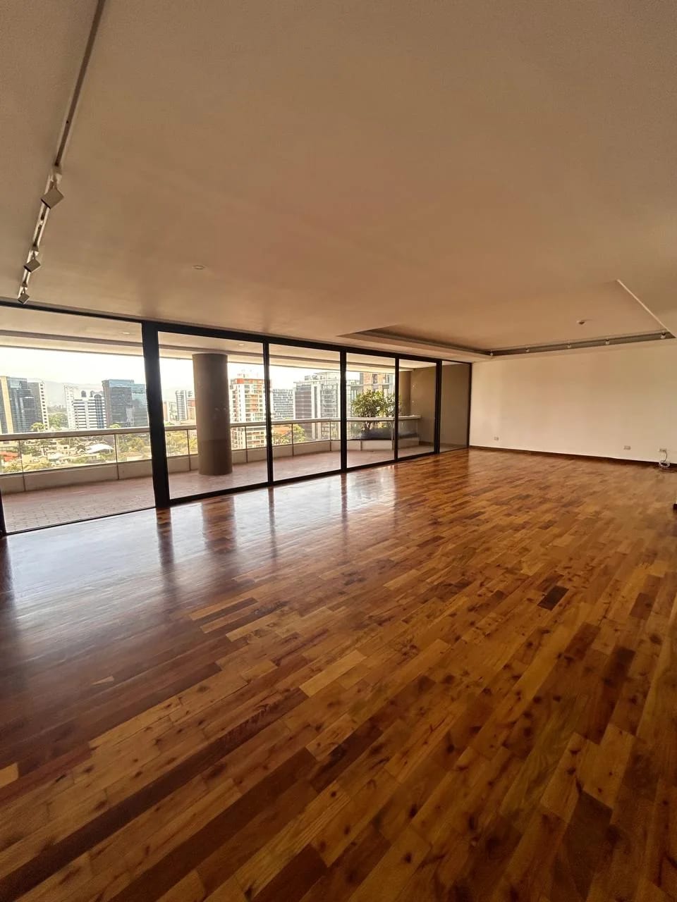 Apartamento en Venta Tiffany Zona 10 — Apartamento en Venta en Zona 10, Guatemala, Ciudad — foto 3 de 17