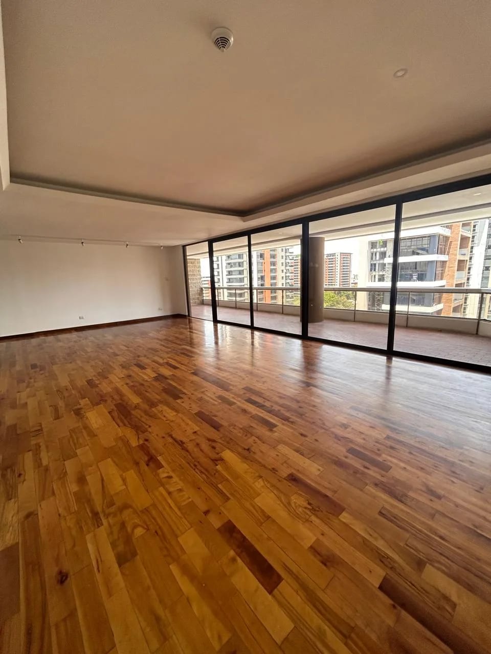 Apartamento en Venta Tiffany Zona 10 — Apartamento en Venta en Zona 10, Guatemala, Ciudad — foto 2 de 17