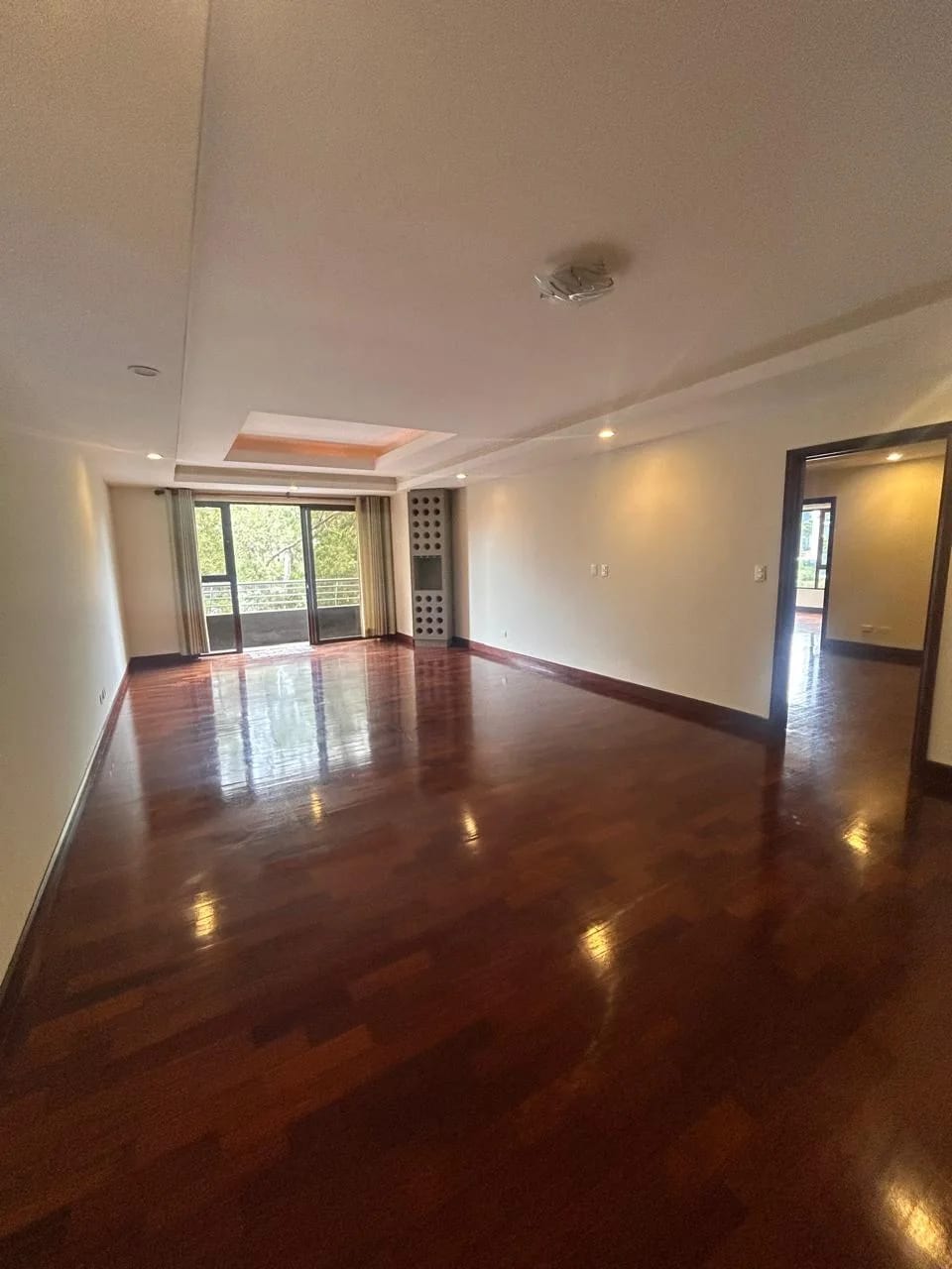 Apartamento en Alquiler Edificio Santa María — Apartamento en Alquiler en Santa María, Zona 10, Guatemala, Ciudad — foto 2 de 14