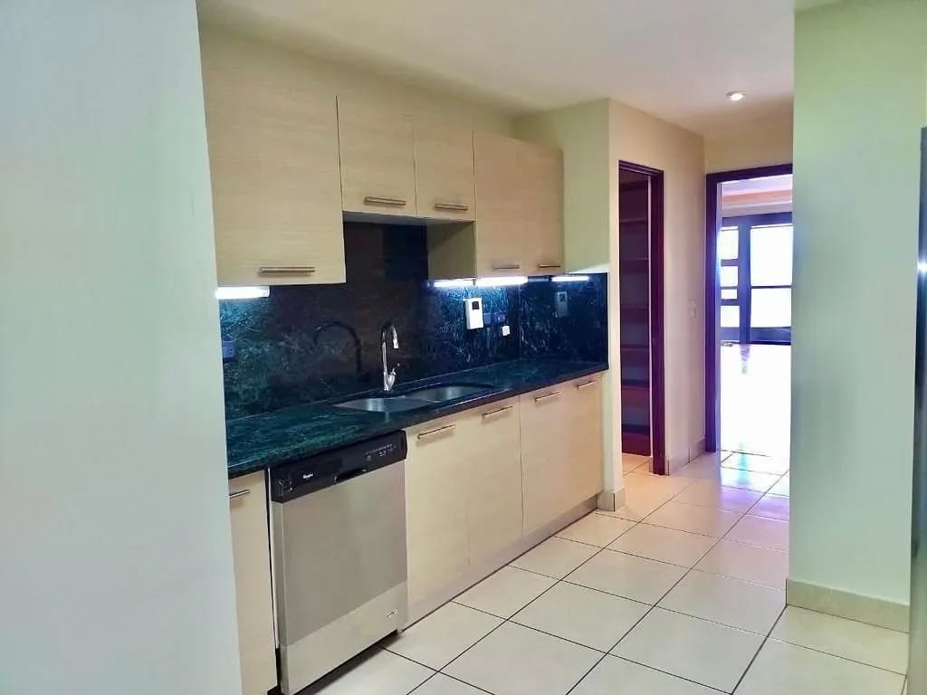 Espectacular Apartamento con Linda Vista Zona 14 — Apartamento en Alquiler en Zona 14, Guatemala, Ciudad — foto 4 de 8