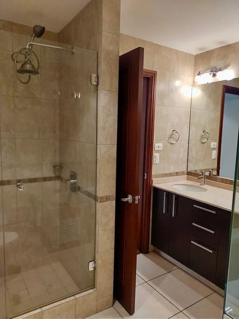 Espectacular Apartamento con Linda Vista Zona 14 — Apartamento en Alquiler en Zona 14, Guatemala, Ciudad — foto 7 de 8