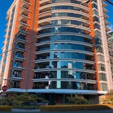 Apartamento en Alquiler Edificio Zona 14 — Apartamento en Alquiler en Zona 10, Guatemala, Ciudad — foto 2 de 13