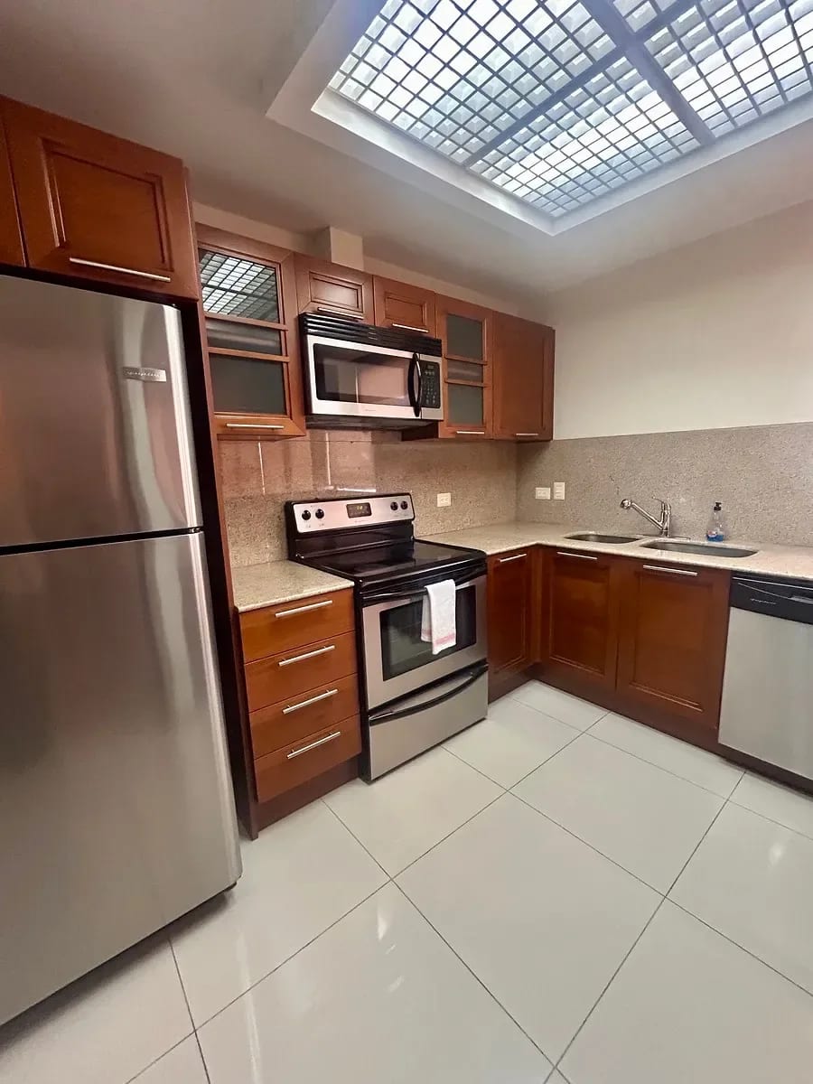Amplio Apartamento en Edificio Clásico de Alta Plusvalía — Apartamento en Venta en Zona 10, Guatemala, Ciudad — foto 2 de 10