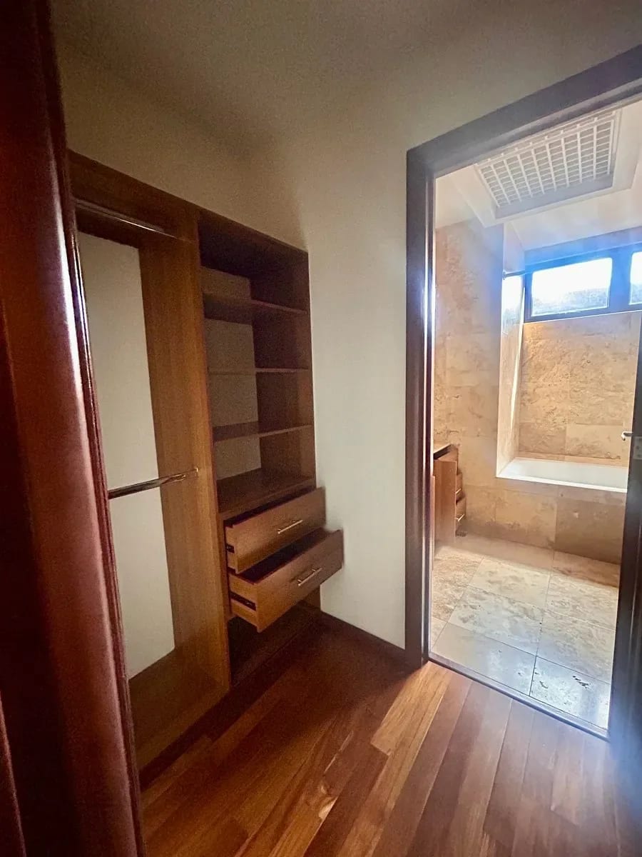 Amplio Apartamento en Edificio Clásico de Alta Plusvalía — Apartamento en Venta en Zona 10, Guatemala, Ciudad — foto 9 de 10