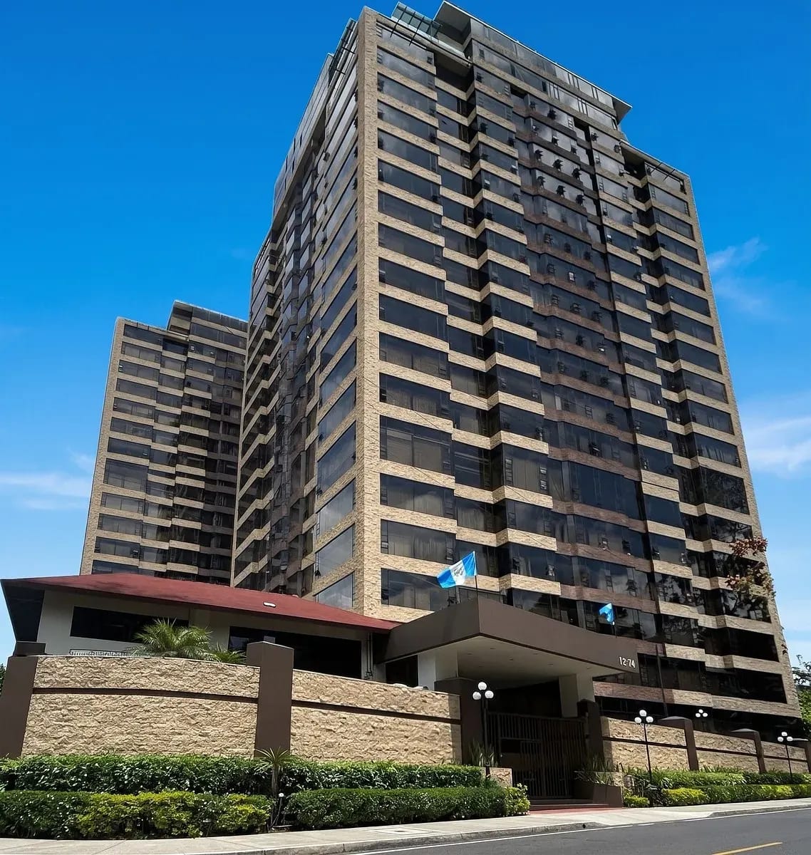 Amplio Amueblado Apartamento Edificio Clásico Milenia — Apartamento en Alquiler en Milenia, Zona 10, Guatemala, Ciudad — foto 1 de 8