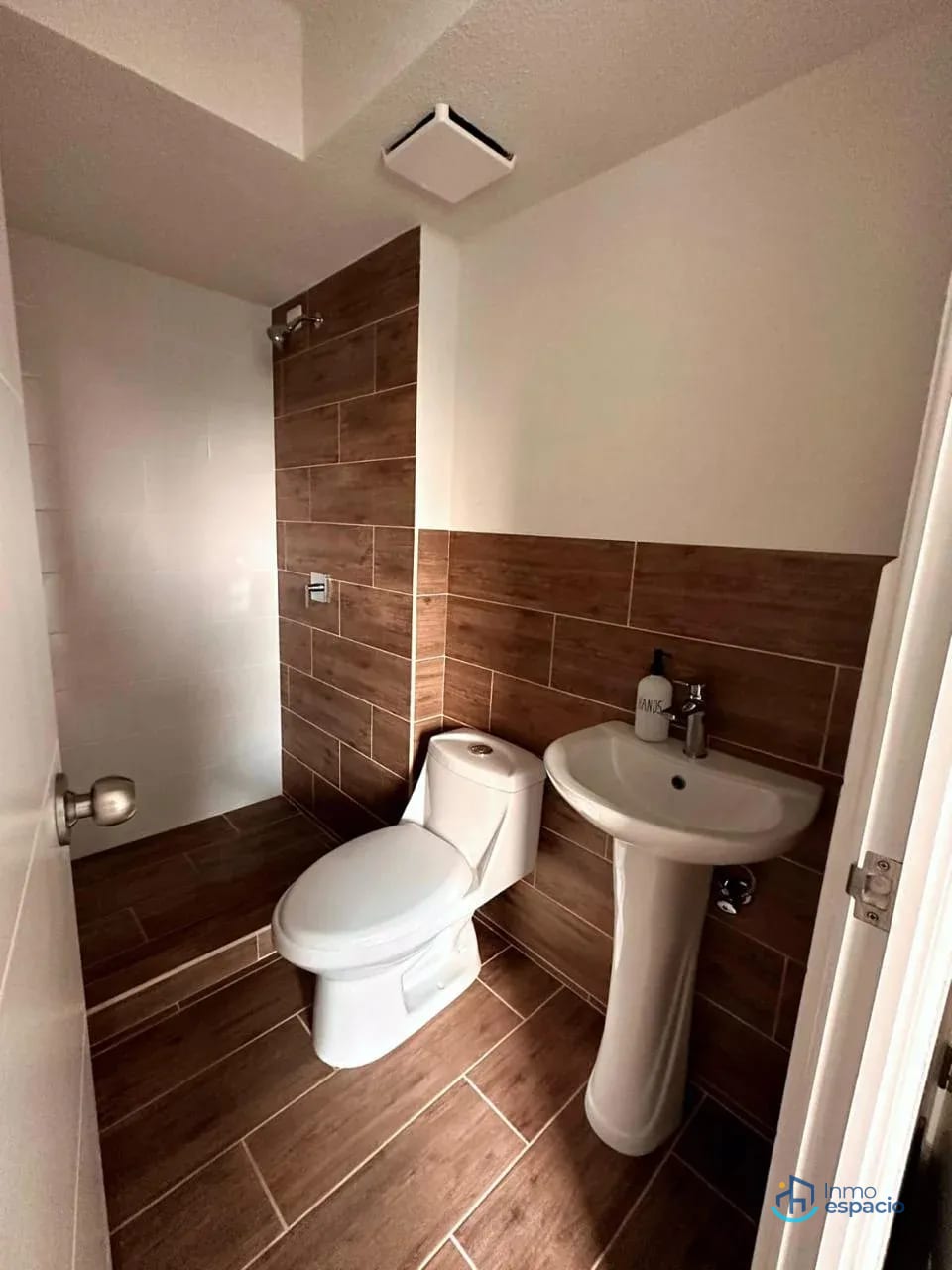 🏢 APARTAMENTO EN ALQUILER – EDIFICIO ALAIA, ZONA 5 VILLA NUEVA — Apartamento en Alquiler en Zona 5, Guatemala, Ciudad — foto 2 de 17
