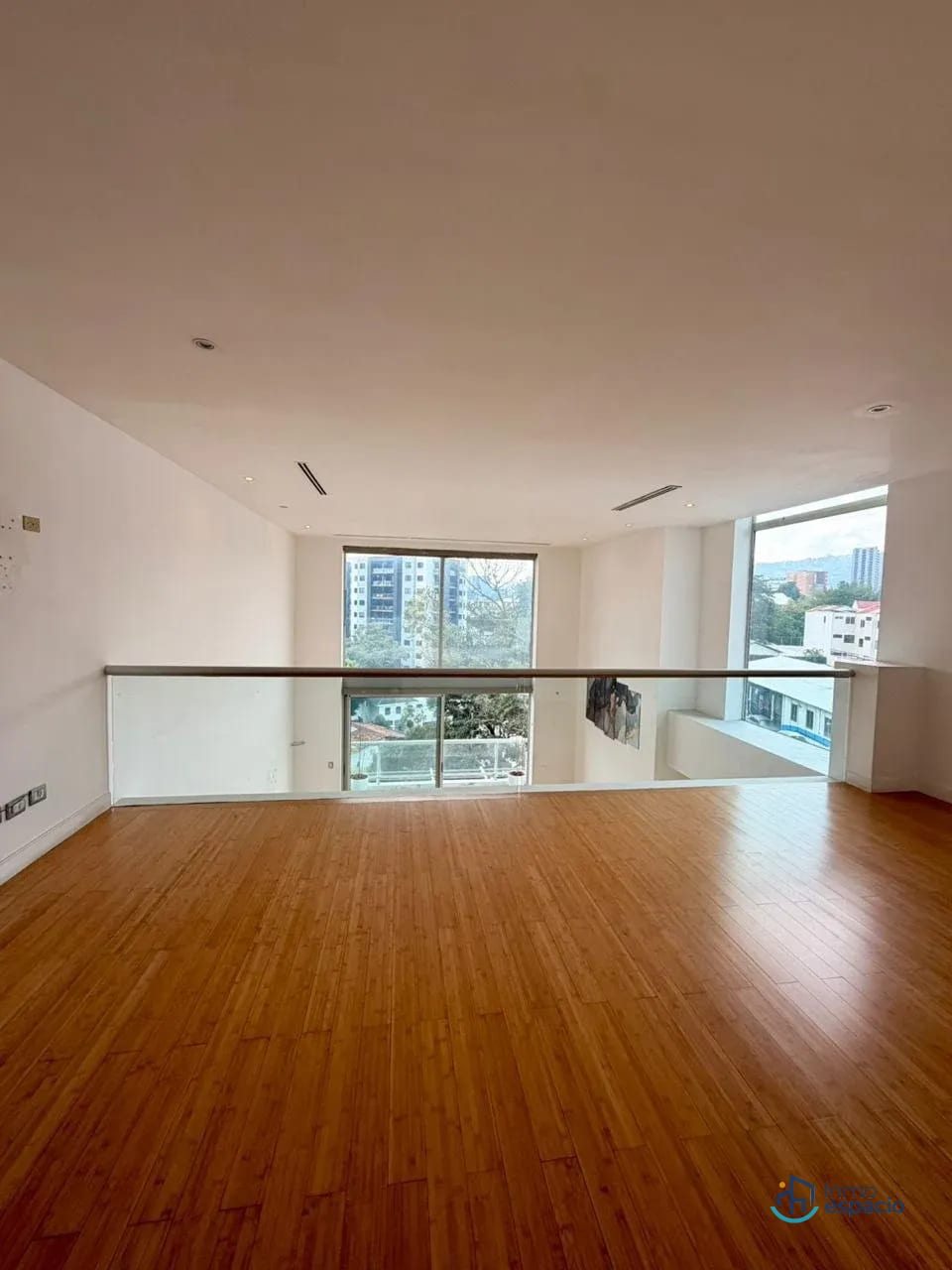 🏢 APARTAMENTO EN VENTA O ALQUILER – EDIFICIO ATRIUM, ZONA 10 — Apartamento en Venta en Atrium, Zona 10, Guatemala, Ciudad — foto 6 de 14