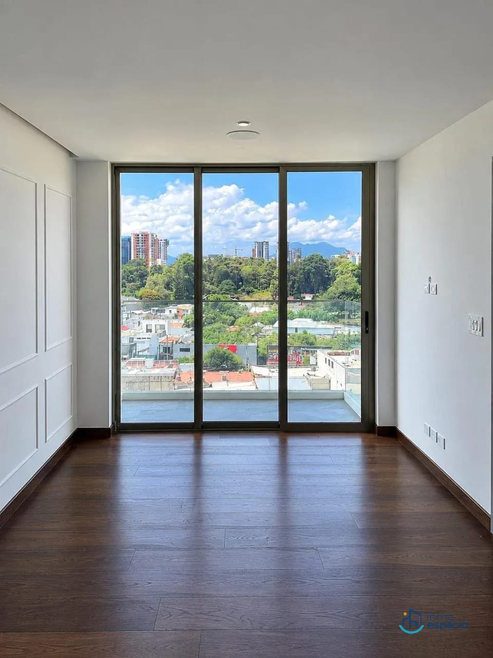 Apartamento en alquiler en Zona 10 — Apartamento en Alquiler en Atarah, Zona 10, Guatemala, Ciudad — foto 1 de 7