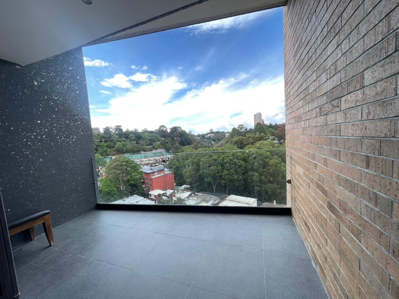 Apartamento en Zona 10 | Balcones | 4 parqueos |Habitaciones con baño — Apartamento en Venta en Zona 10, Guatemala, Ciudad — foto 7 de 12