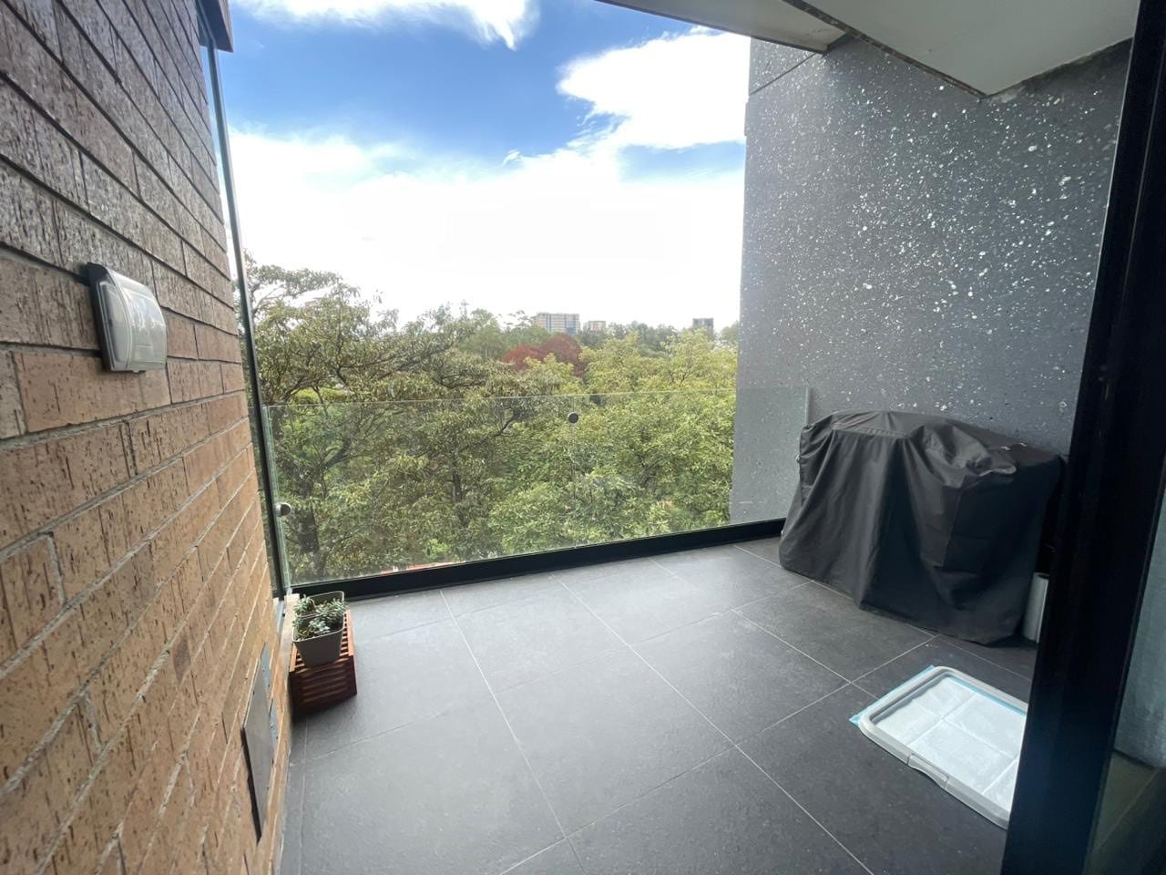 Apartamento en Zona 10 | Balcones | 4 parqueos |Habitaciones con baño — Apartamento en Venta en Zona 10, Guatemala, Ciudad — foto 3 de 12