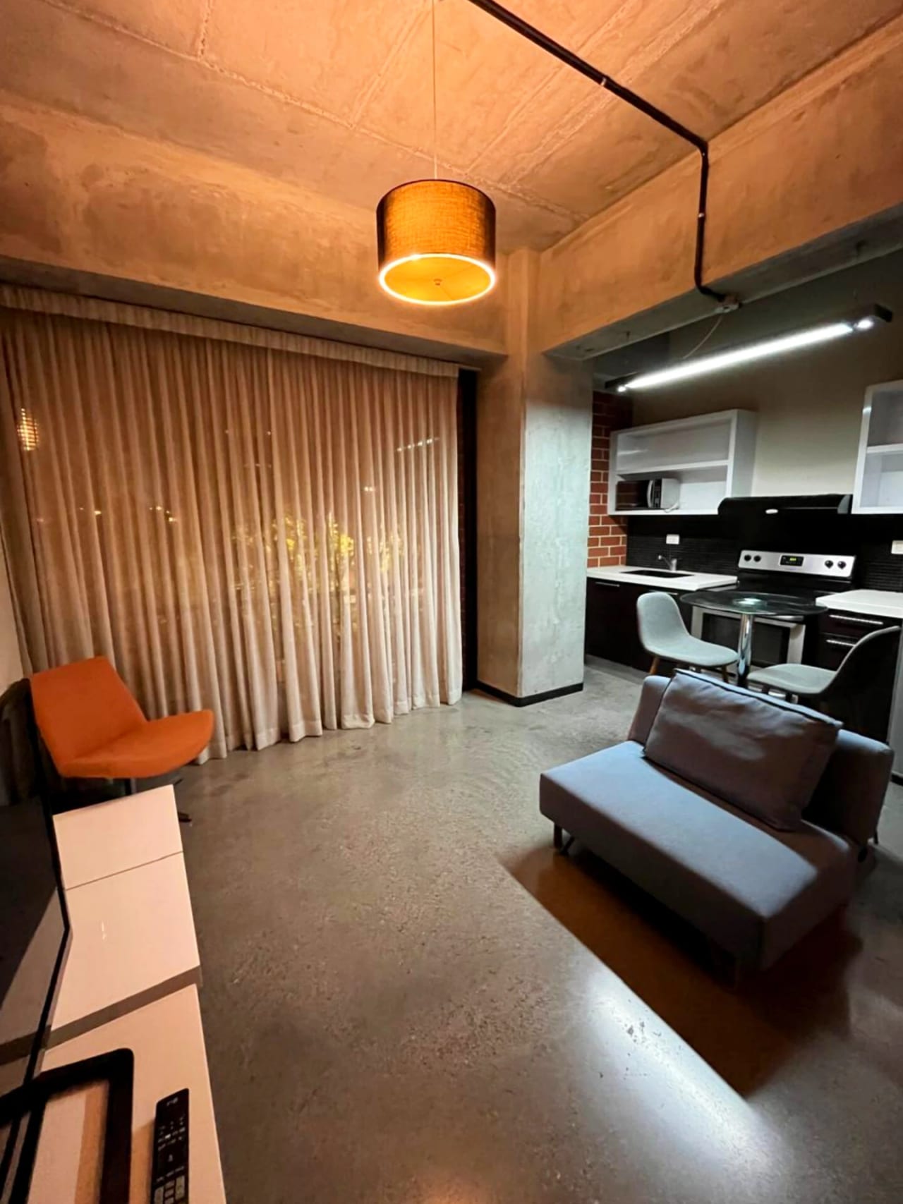 Edificio Cuatro36 en 4 grados norte z4 1 habitación amueblado — Apartamento en Alquiler en Cuatro 36, Zona 4, Guatemala, Ciudad — foto 1 de 6