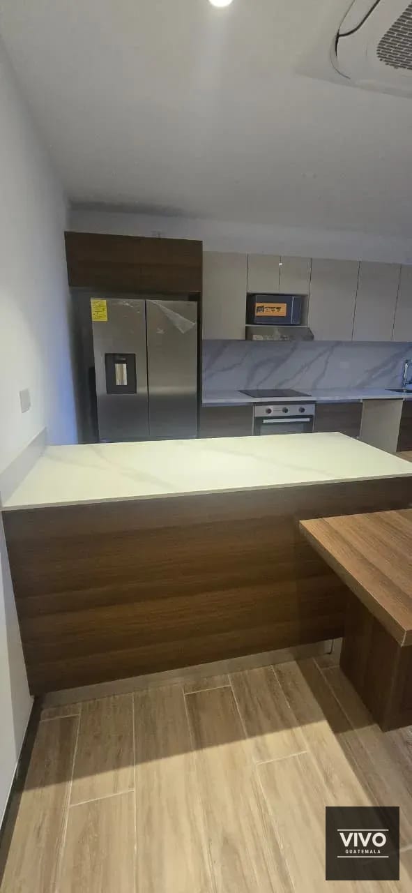 Cocina equipada — Se renta apartamento en Américas – Zona 13 | USD 1160 — Apartamento en Alquiler en Zona 13, Guatemala, Ciudad — foto 2 de 9