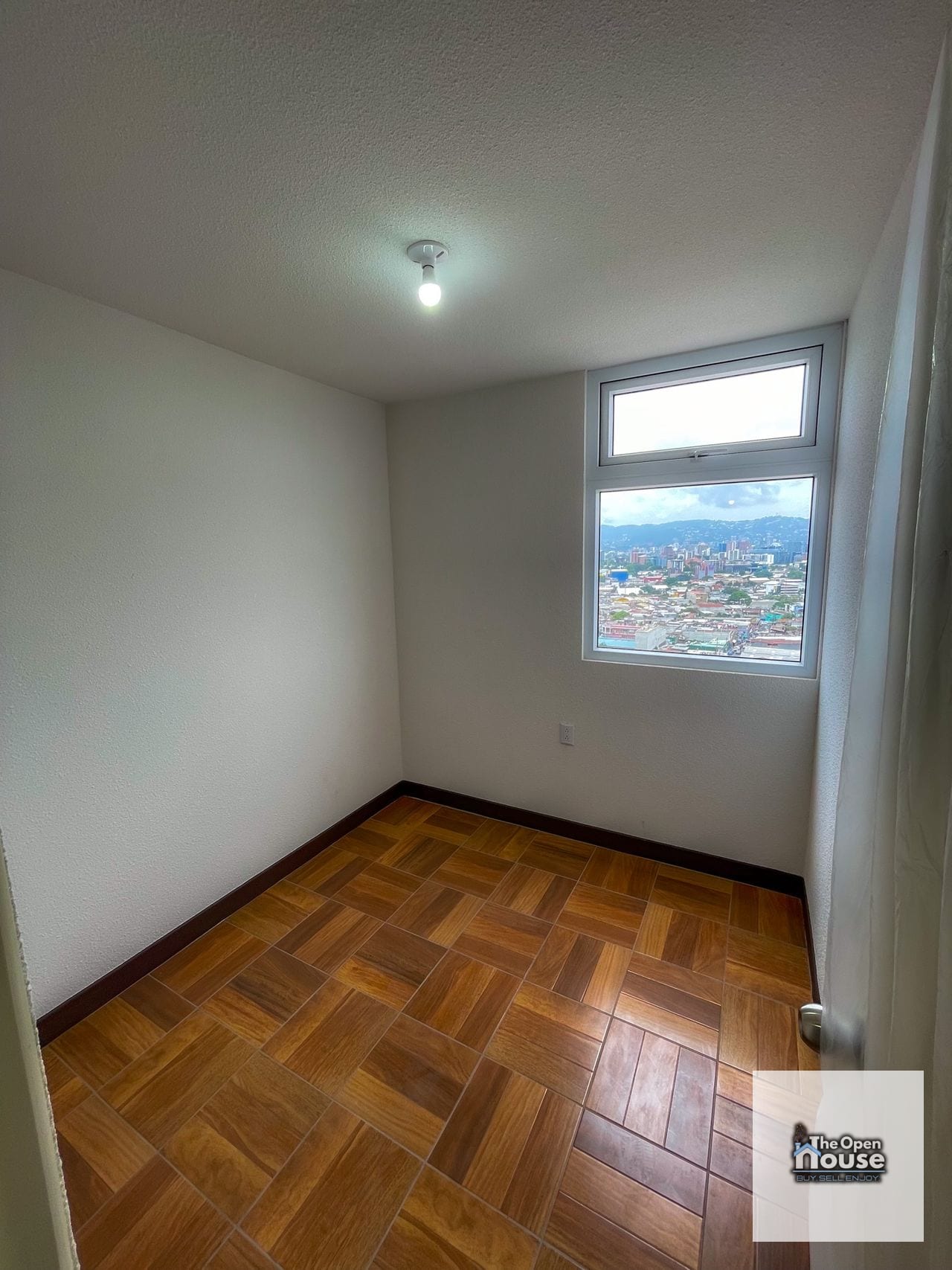 Apartamento en Renta – Torre Norte, Santa Cecilia — Apartamento en Alquiler en Zona 8, Guatemala, Ciudad — foto 9 de 13