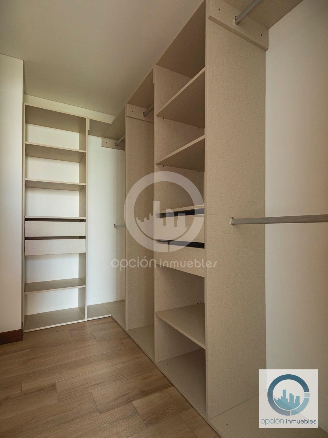 Apartamento de 2 habitaciones en excelente ubicación en Ferré Diez — Apartamento en Venta en Ferré Diez, Zona 10, Guatemala, Ciudad — foto 10 de 16
