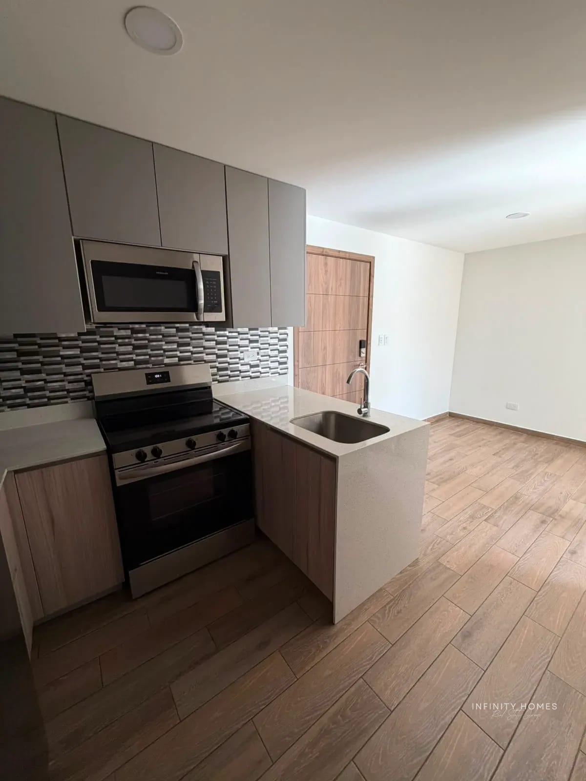 APARTAMENTO EN RENTA | PARQUE 14 Zona 14, Ciudad de Guatemala — Apartamento en Alquiler en Parque 14, Zona 14, Guatemala, Ciudad — foto 2 de 11