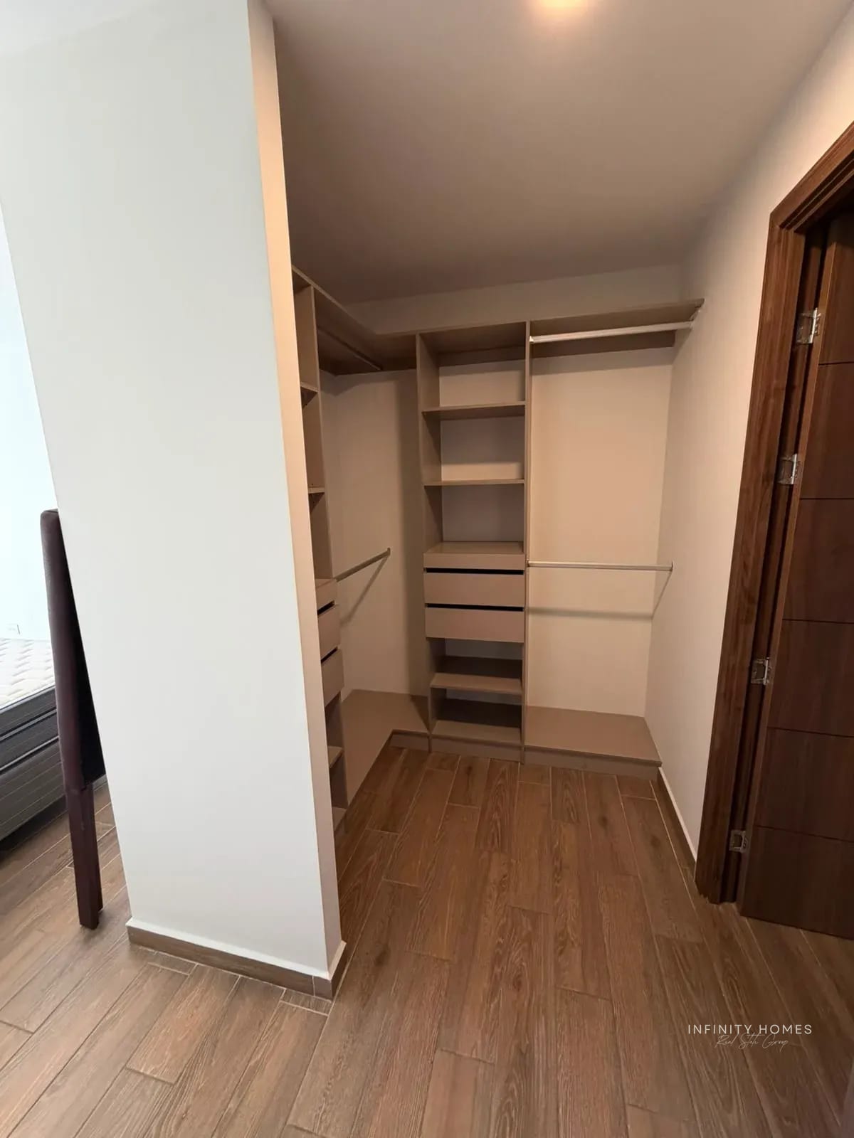 APARTAMENTO EN RENTA | PARQUE 14 Zona 14, Ciudad de Guatemala — Apartamento en Alquiler en Parque 14, Zona 14, Guatemala, Ciudad — foto 8 de 11