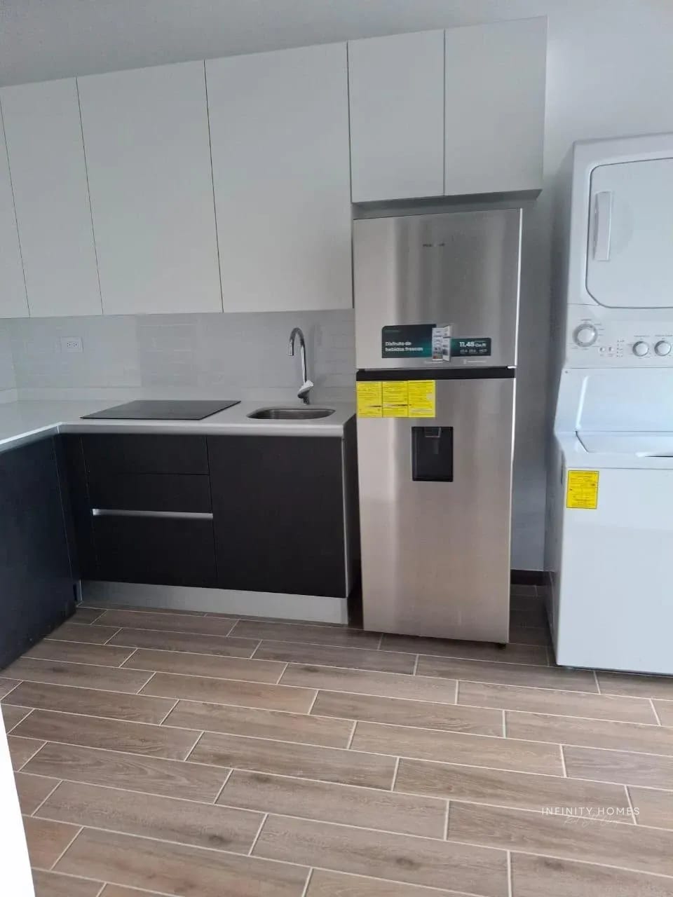 APARTAMENTO EN RENTA Edificio Séptimo — Zona 4 — Apartamento en Alquiler en Séptimo, Zona 4, Guatemala, Ciudad — foto 2 de 9