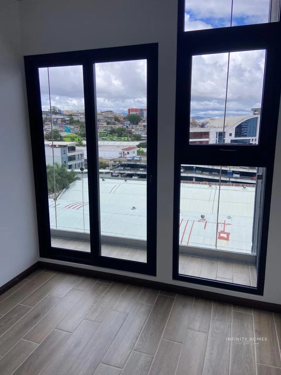 APARTAMENTO EN RENTA Edificio Séptimo — Zona 4 — Apartamento en Alquiler en Séptimo, Zona 4, Guatemala, Ciudad — foto 5 de 9