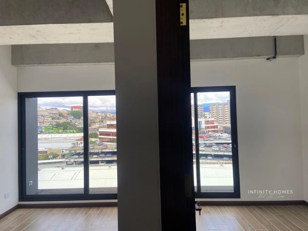 APARTAMENTO EN RENTA Edificio Séptimo — Zona 4 — Apartamento en Alquiler en Séptimo, Zona 4, Guatemala, Ciudad — foto 8 de 9