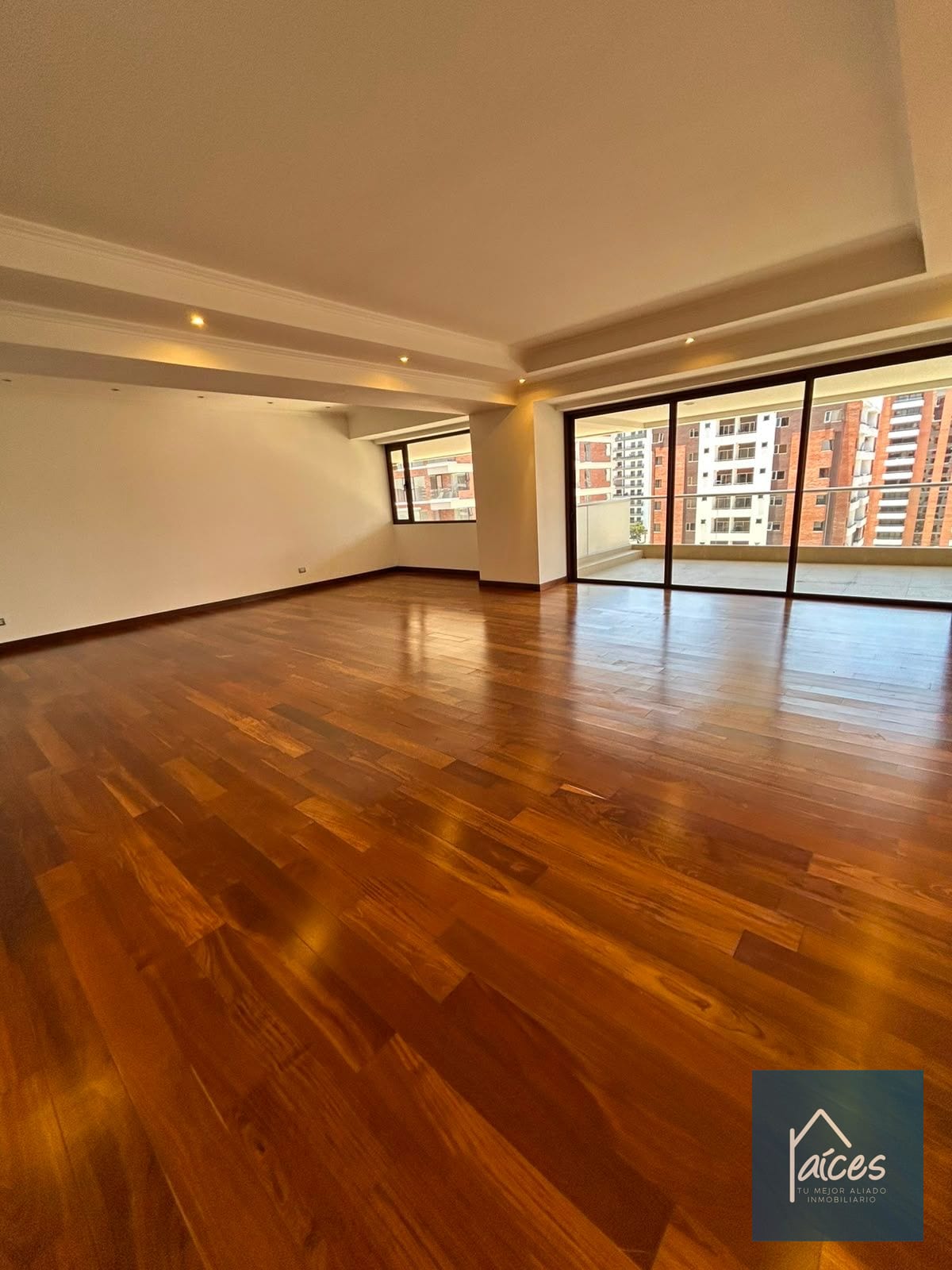 Apartamento en venta GAUDI Zona 14 (D) - Image 1