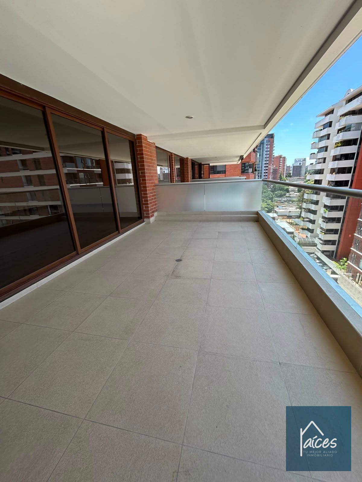 Apartamento en venta GAUDI Zona 14 (D) - Image 2