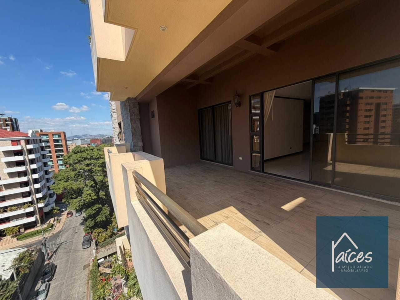 Apartamento en venta TORRE CASTELAR Zona 10 (*20) — Apartamento en Venta en Torre Castelar, Zona 10, Guatemala, Ciudad — foto 3 de 11