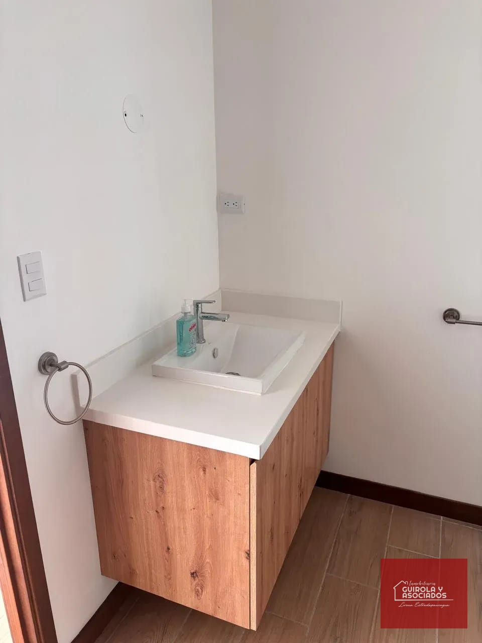 Lindo Apartamento en alquiler en zona 16 Kanajuyu 007APTOADZ16 — Apartamento en Alquiler en Zona 16, Guatemala, Ciudad — foto 11 de 13