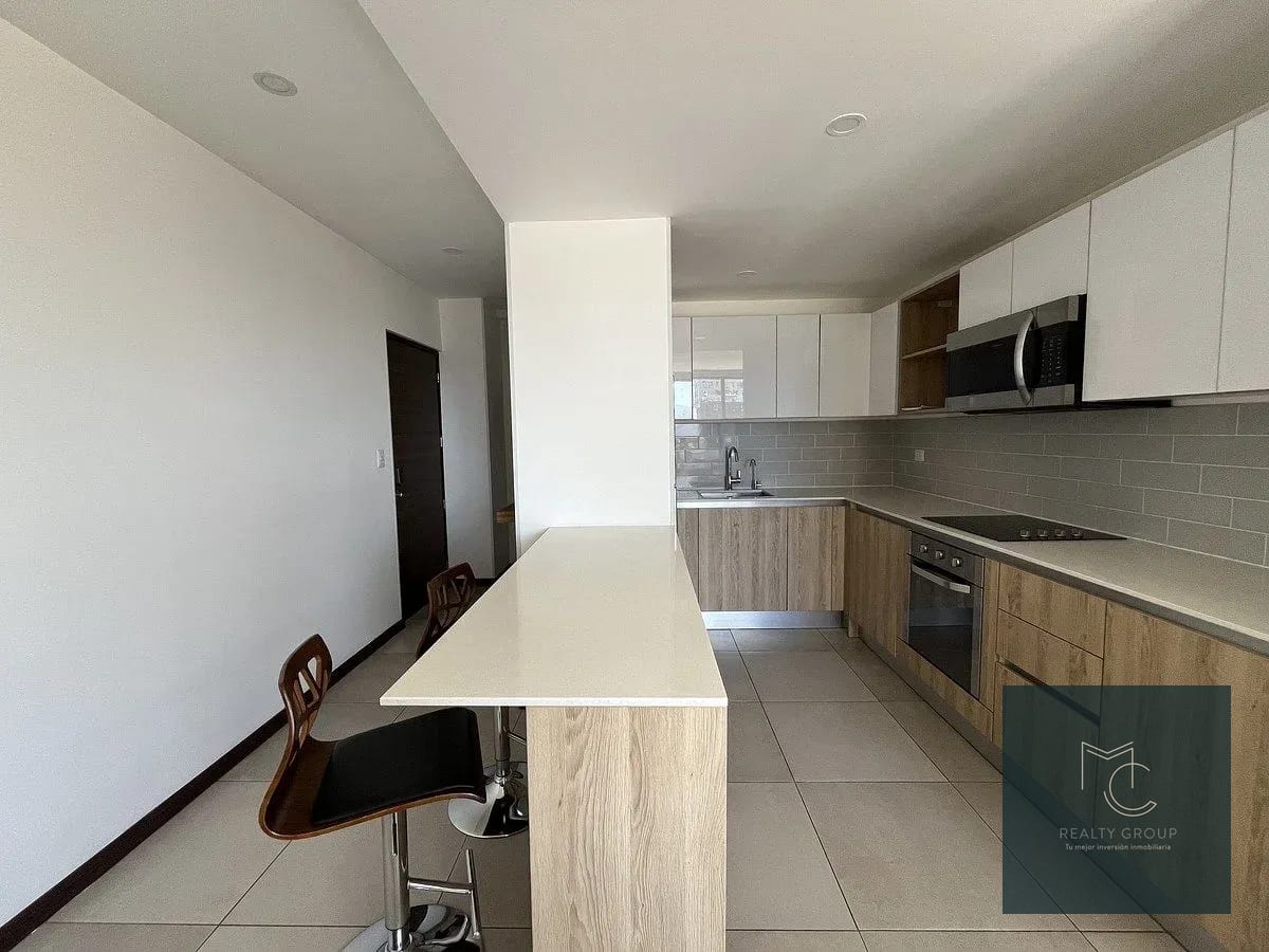 Apartamento semi amueblado en RENTA y VENTA - zona 10 — Apartamento en Alquiler en Mira, Zona 10, Guatemala, Ciudad — foto 1 de 14