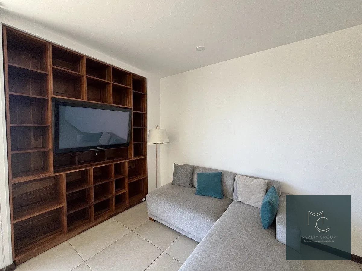Apartamento semi amueblado en RENTA y VENTA - zona 10 — Apartamento en Alquiler en Mira, Zona 10, Guatemala, Ciudad — foto 13 de 14